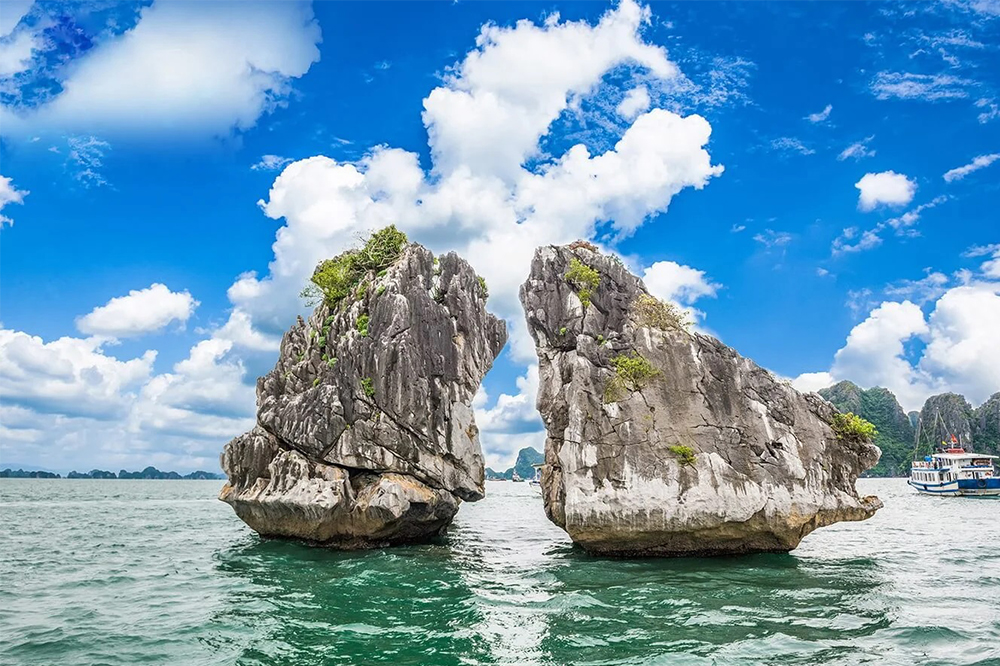 HALONG BAY'S TOUR