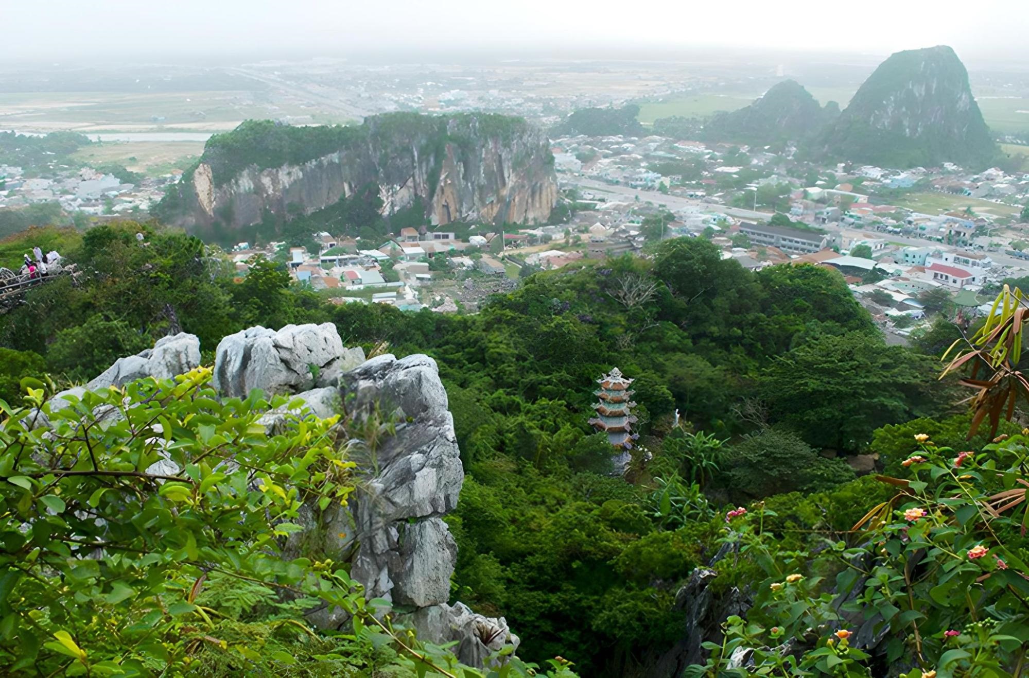 MARBLE MOUNTAIN HOIAN ANCIENT TOWN