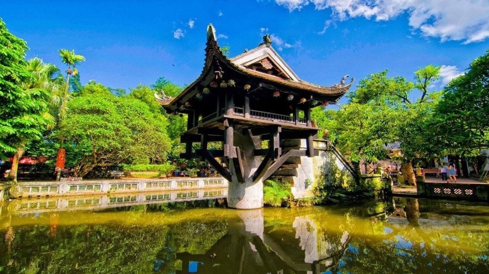 FULL DAY HANOI CITY TOUR: Tran Quoc Pagoda, Ho Chi Minh Mausoleum complex; Temple of Literature 